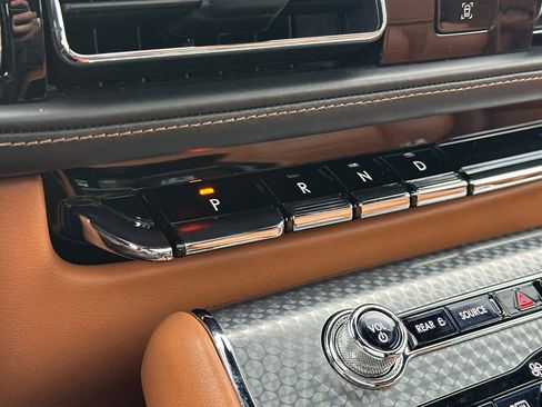 Certified 2023 Lincoln Aviator Black Label image 23