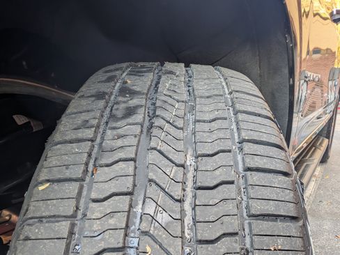 Used 2023 GMC Yukon SLT w/ SLT Luxury Package image 38