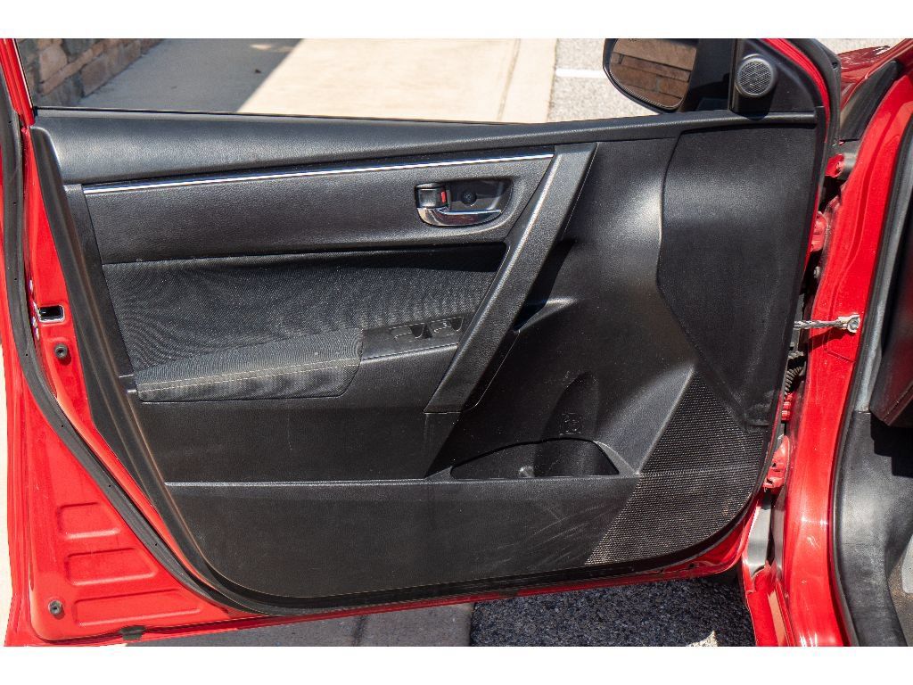 Used 2018 Toyota Corolla LE FWD image 10