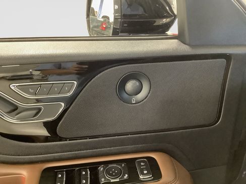 Used 2022 Lincoln Aviator Reserve w/ Equipment Group 201A RWD image 20