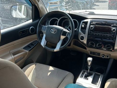 Used 2012 Toyota Tacoma 4x4 Double Cab w/ SR5 Pkg image 5