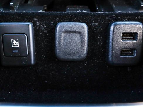 Used 2017 Cadillac Escalade Platinum image 32