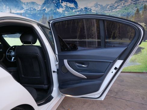 Used 2015 BMW 320i Sedan RWD image 30