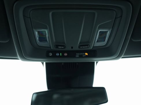 Used 2025 Chevrolet Silverado 1500 LT image 36