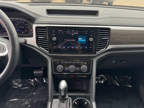 Used 2023 Volkswagen Atlas SE AWD/4WD image 2