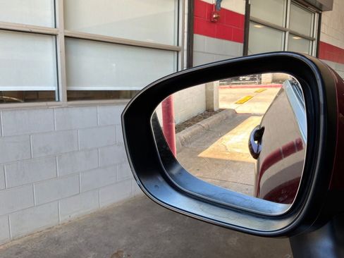 Used 2025 Nissan Rogue SV AWD/4WD image 21