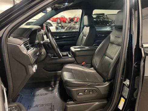 Used 2023 GMC Yukon XL Denali AWD/4WD image 9