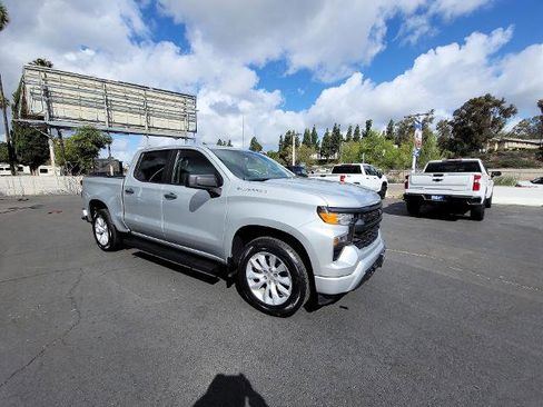Used 2022 Chevrolet Silverado 1500 Custom image 2