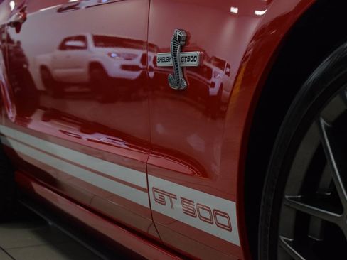 Used 2011 Ford Mustang Shelby GT500 RWD image 21
