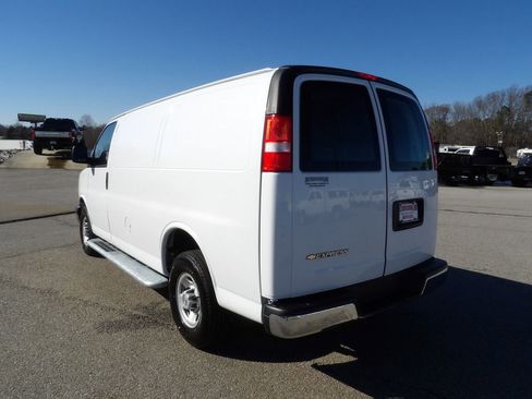 Used 2024 Chevrolet Express 2500 w/ Driver Convenience Package image 5
