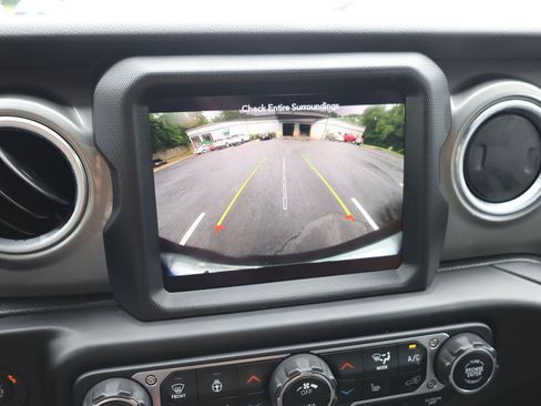 Used 2023 Jeep Wrangler Unlimited Sahara w/ LED Lighting Group AWD/4WD image 29