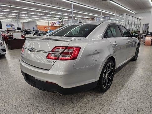 Used 2017 Ford Taurus SHO image 4