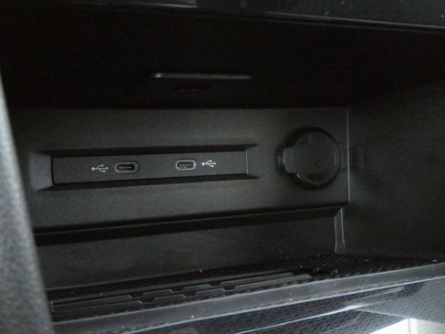 New 2025 Volkswagen Taos SE image 17