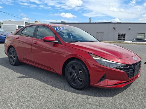 Used 2021 Hyundai Elantra SEL w/ Convenience Package FWD image 3