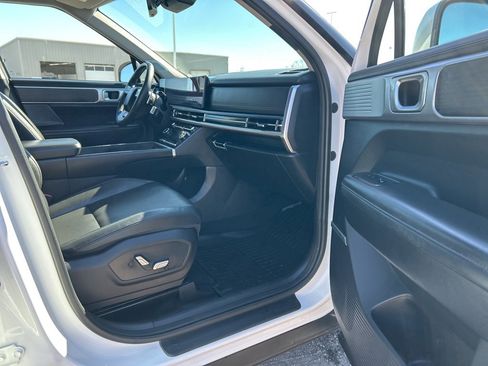 Used 2025 Hyundai Santa Fe Limited image 16