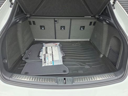 Certified 2026 Porsche Macan AWD/4WD image 31