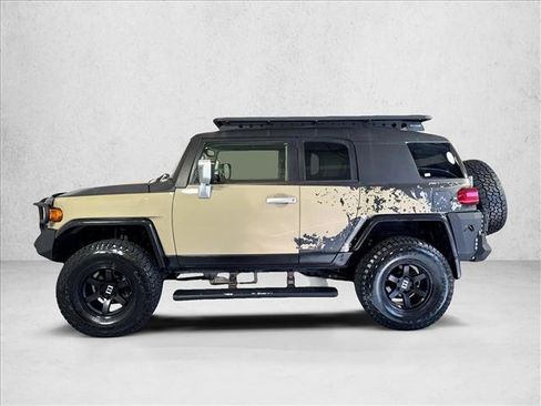 Used 2014 Toyota FJ Cruiser 4WD w/ Upgrade Package image 8