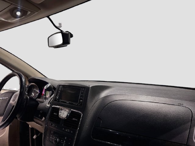 Used 2014 Chrysler Town & Country Touring FWD image 20