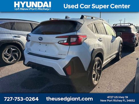 Used 2025 Subaru Crosstrek 2.0i Premium image 3