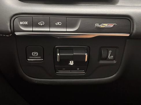 Used 2024 Cadillac Escalade V w/ LPO, ONYX Package image 23