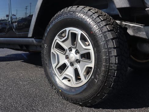 Used 2014 Jeep Wrangler Unlimited Rubicon w/ Connectivity Group AWD/4WD image 25