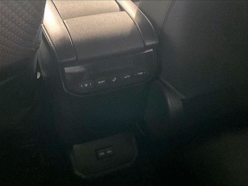 Used 2022 Toyota Highlander LE AWD/4WD image 27