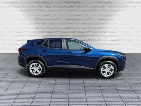 Used 2024 Chevrolet Trax LS w/ Driver Confidence Package image 4