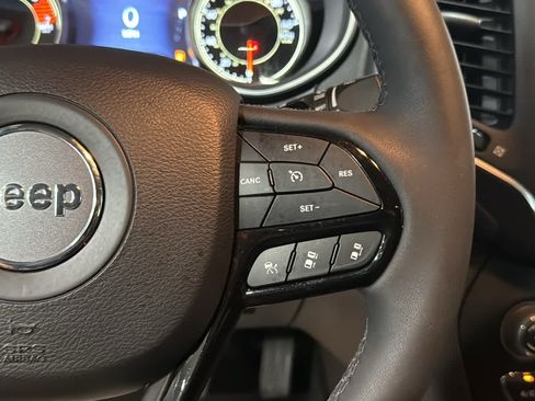 Certified 2023 Jeep Cherokee Altitude Lux w/ Mopar Interior Package AWD/4WD image 14