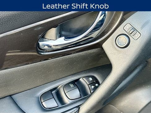 Used 2020 Nissan Rogue SV image 19