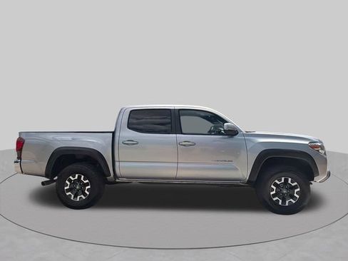 Used 2018 Toyota Tacoma TRD Off-Road AWD/4WD image 2