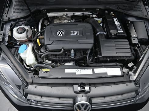 Used 2018 Volkswagen Golf R 4-Door AWD/4WD image 32