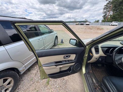Used 2013 Kia Soul ! w/ Premium Pkg FWD image 22