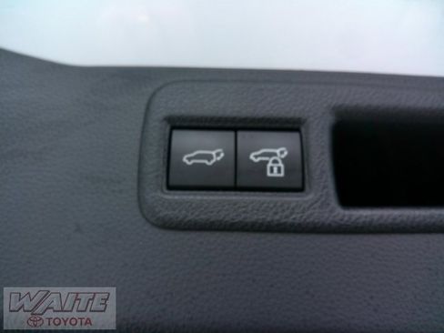 Certified 2024 Toyota Venza Nightshade image 20