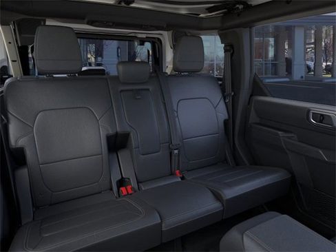 Used 2025 Ford Bronco Badlands image 11