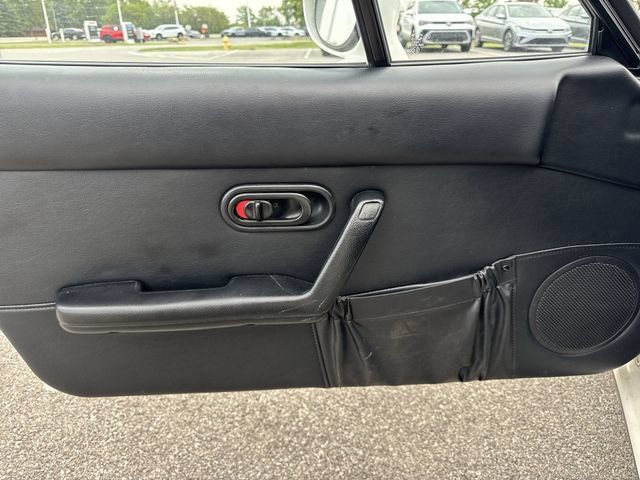 Used 1996 MAZDA MX-5 Miata RWD image 17