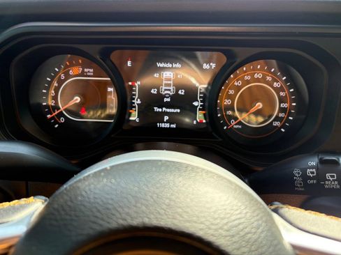 Used 2024 Jeep Wrangler Unlimited Sahara w/ Safety Group AWD/4WD image 18