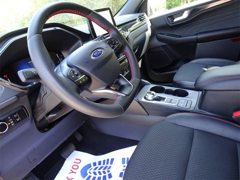 Used 2025 Ford Escape ST-Line w/ Cold Weather Package image 11