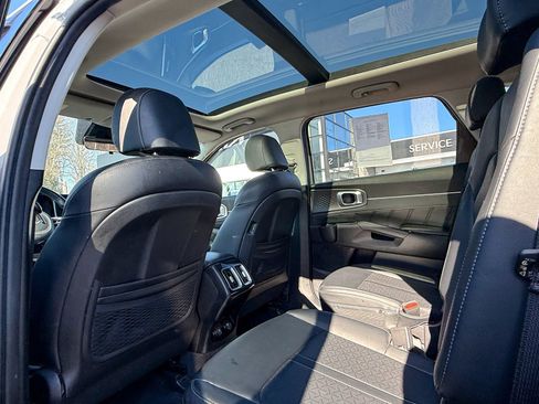 Certified 2022 Kia Sorento SX image 38