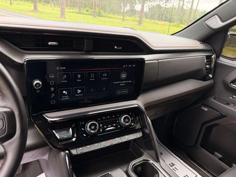 Used 2023 GMC Sierra 1500 AT4 w/ Technology Package AWD/4WD image 19