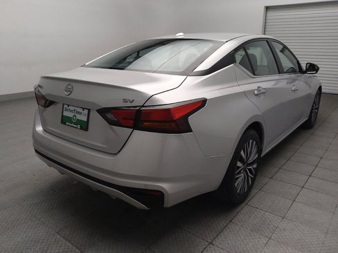 Used 2024 Nissan Altima 2.5 SV FWD image 9