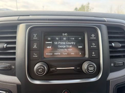 Used 2017 RAM 1500 Express AWD/4WD image 18