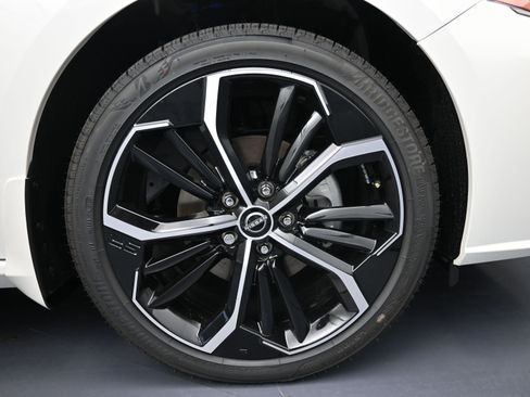 New 2025 Nissan Altima 2.5 SR w/ SR Premium Package image 18