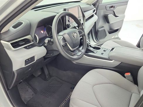 Used 2023 Toyota Highlander L image 21
