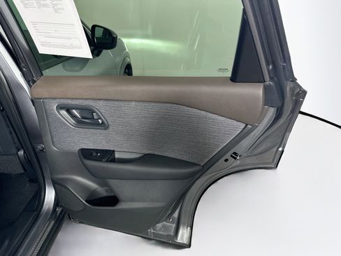 Used 2023 Nissan Rogue S AWD/4WD image 28