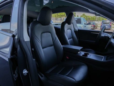 Used 2024 Tesla Model Y Long Range AWD/4WD image 24