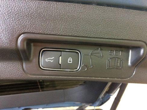 Used 2025 Ford Explorer ST-Line image 6