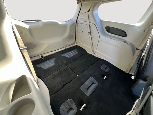 Used 2022 Chrysler Pacifica Touring-L w/ Uconnect Theater Family Group image 24