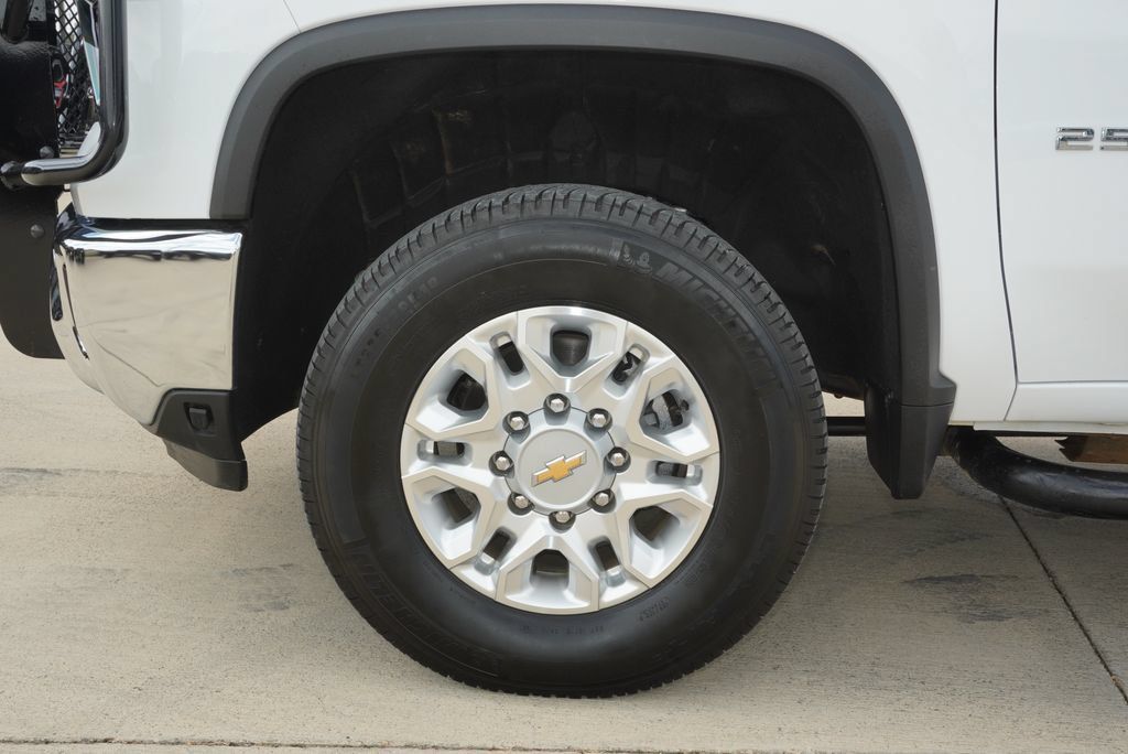 Used 2025 Chevrolet Silverado 2500 LTZ w/ LTZ Convenience Package AWD/4WD image 12