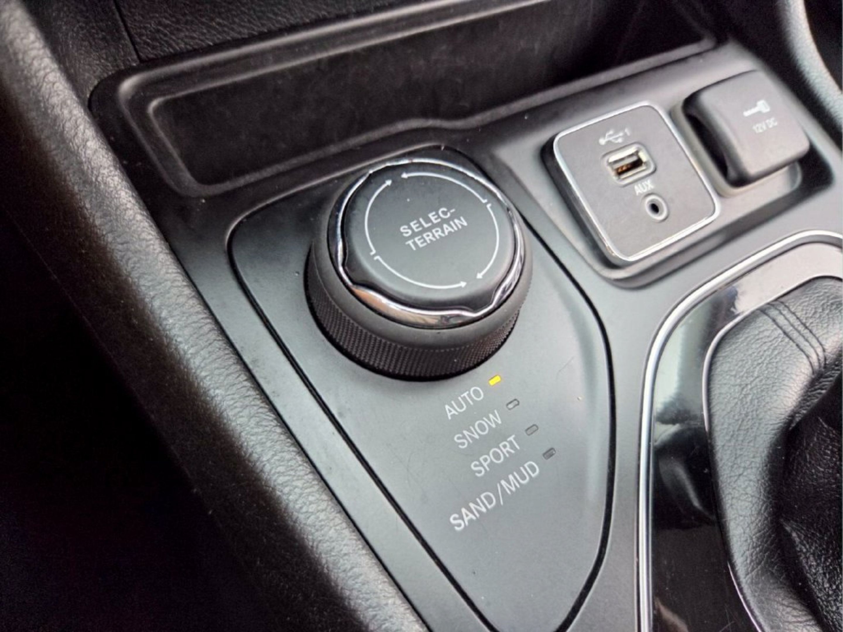 Used 2023 Jeep Cherokee Altitude Lux AWD/4WD image 18