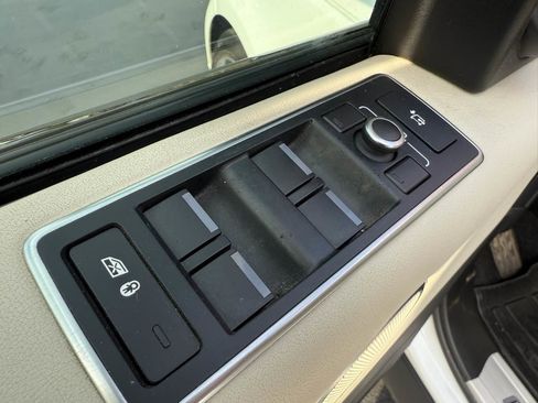 Used 2016 Land Rover Range Rover Long Wheelbase Supercharged image 44